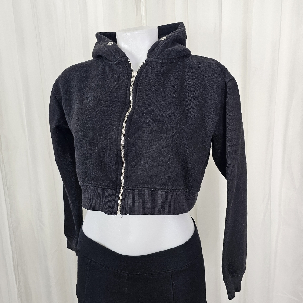 PrettyLittleThing Black Crop Zip-Up Hoodie Medium